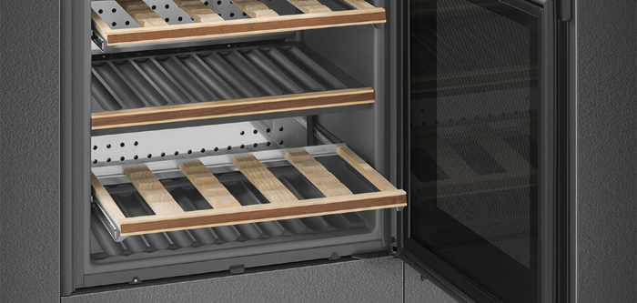 Smeg представил новую коллекцию винных шкафов с интеллектуальной системой хранения